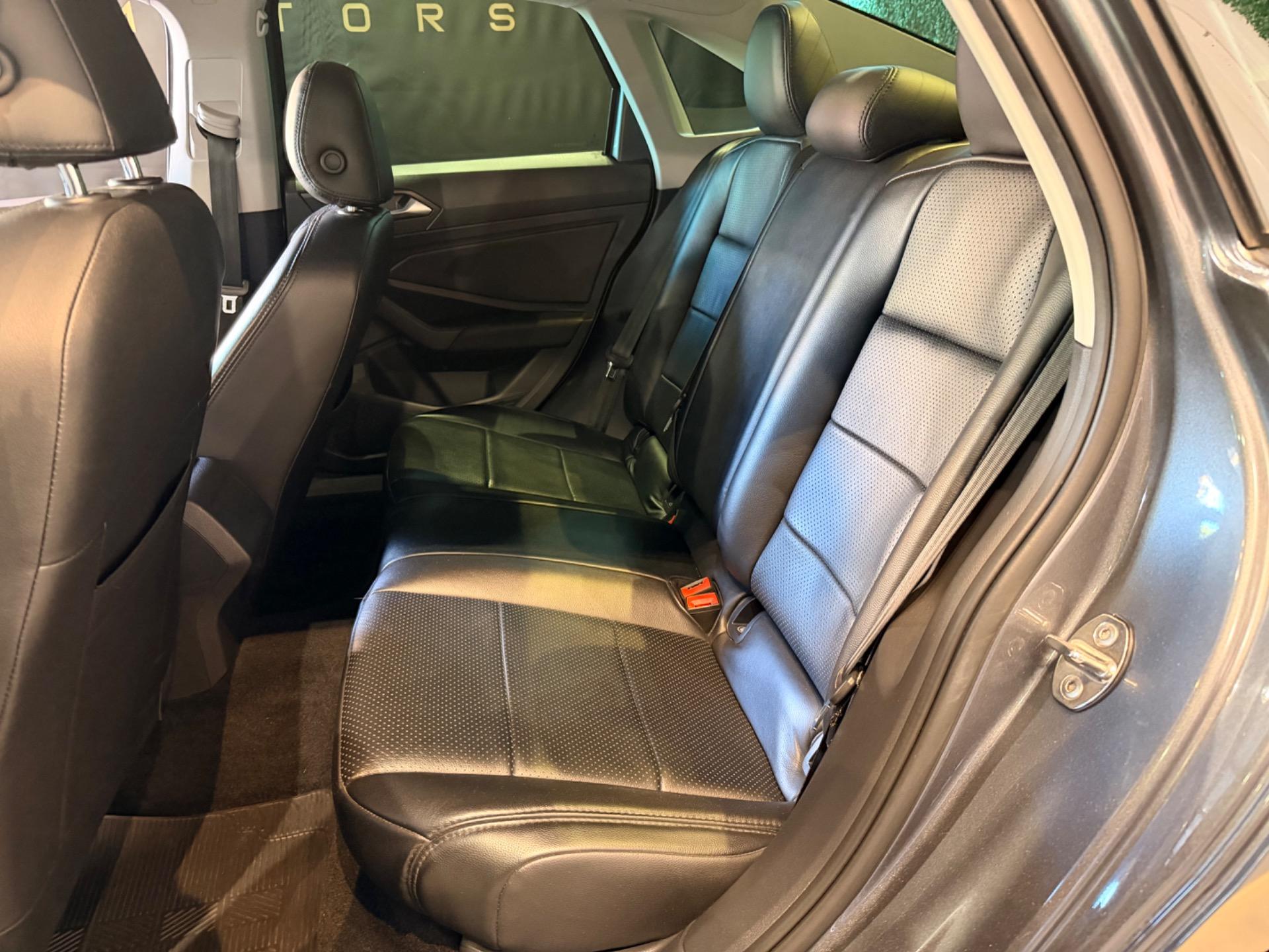 VOLKSWAGEN Jetta - Foto
