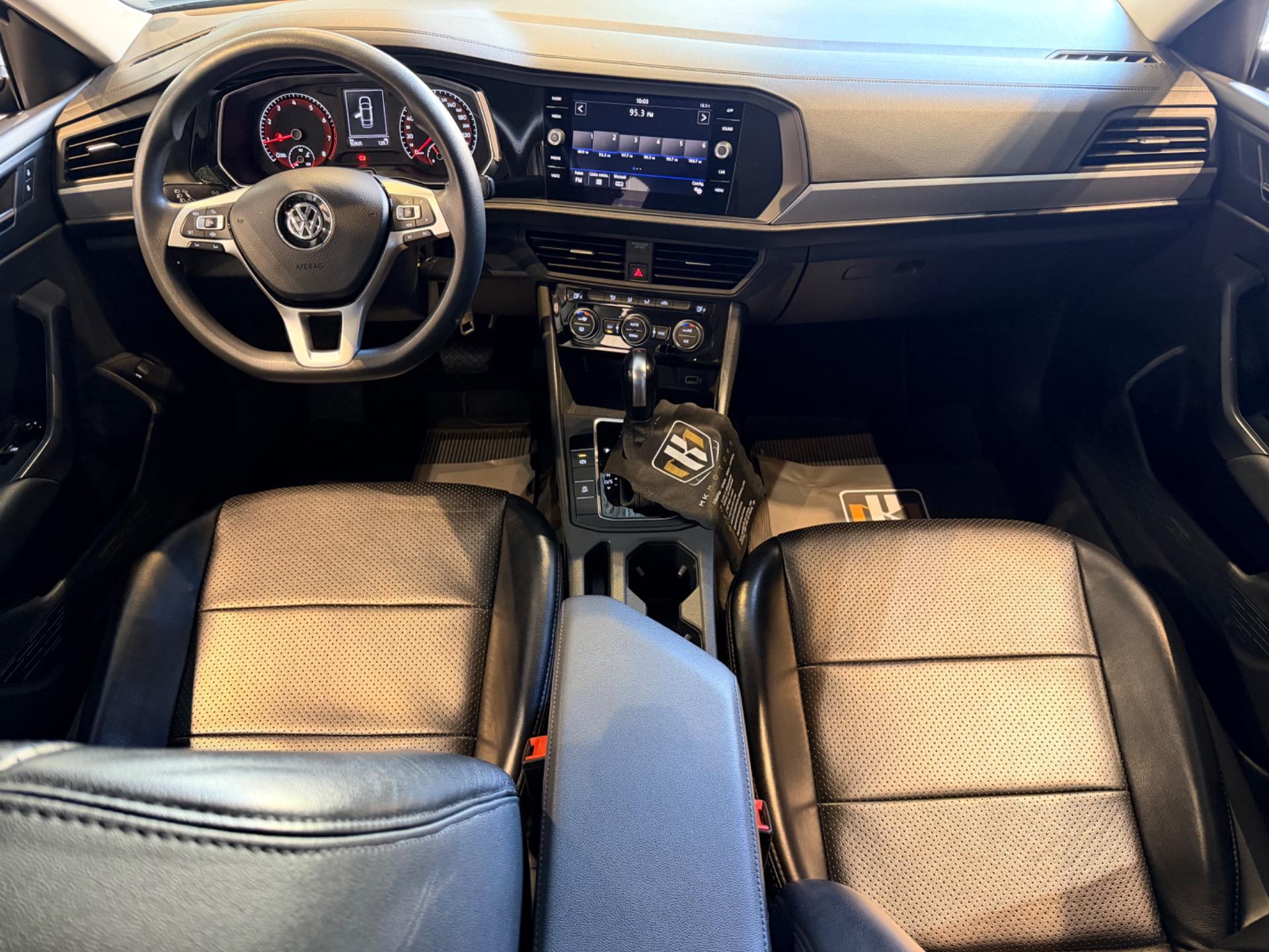 VOLKSWAGEN Jetta - Foto