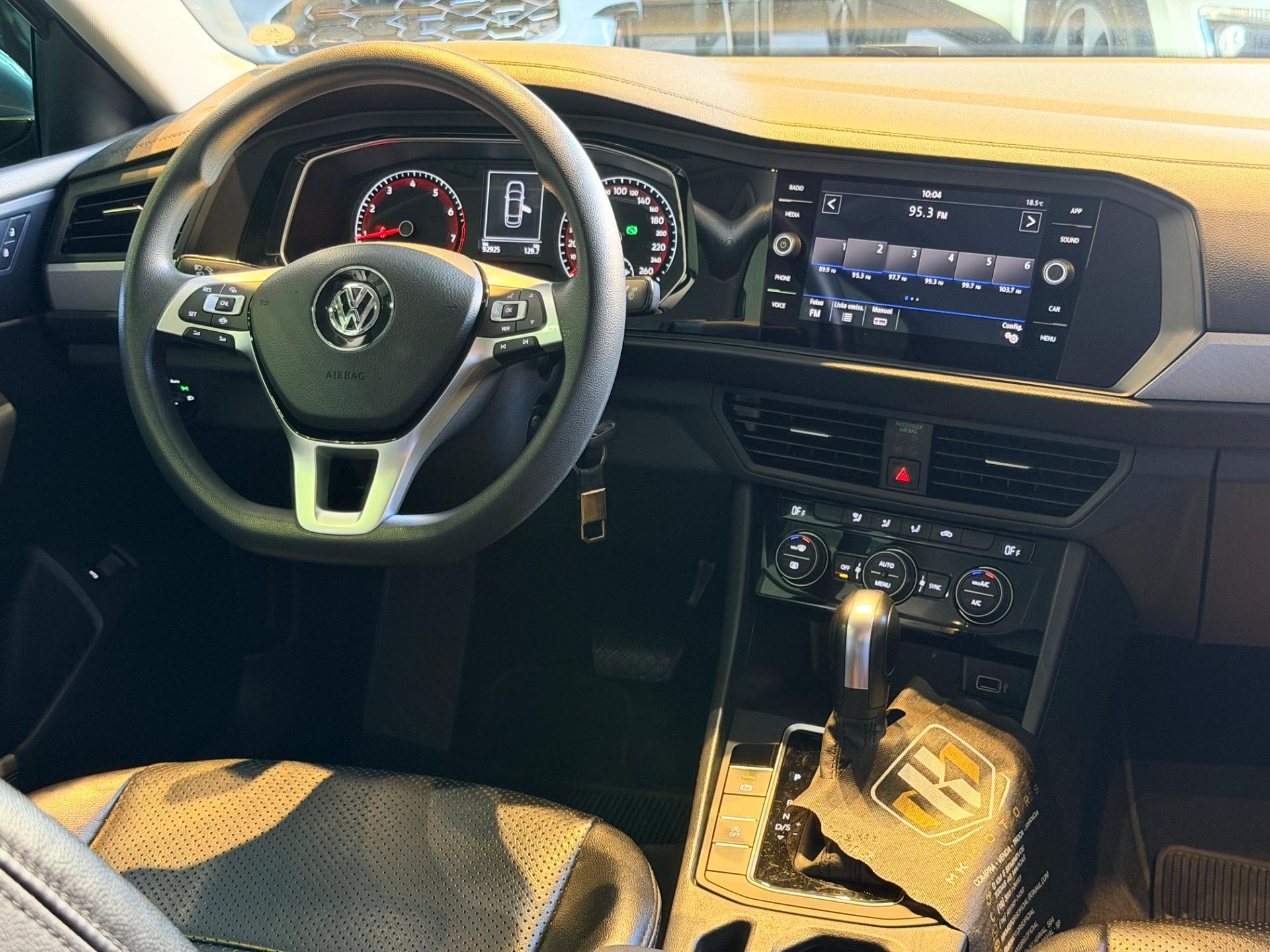 VOLKSWAGEN Jetta - Foto