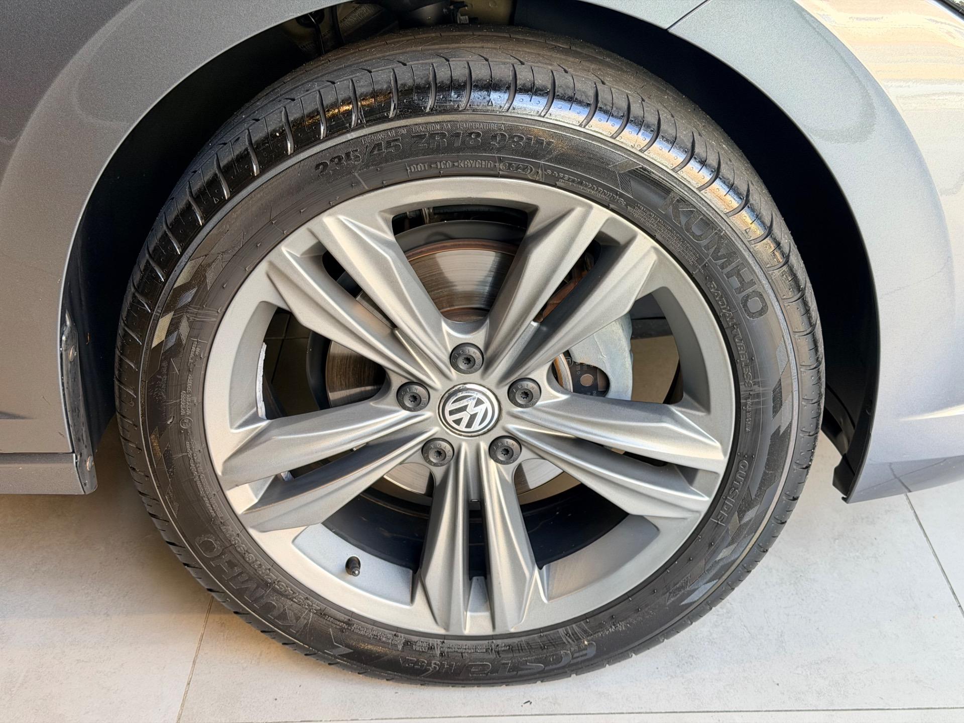 VOLKSWAGEN Jetta - Foto