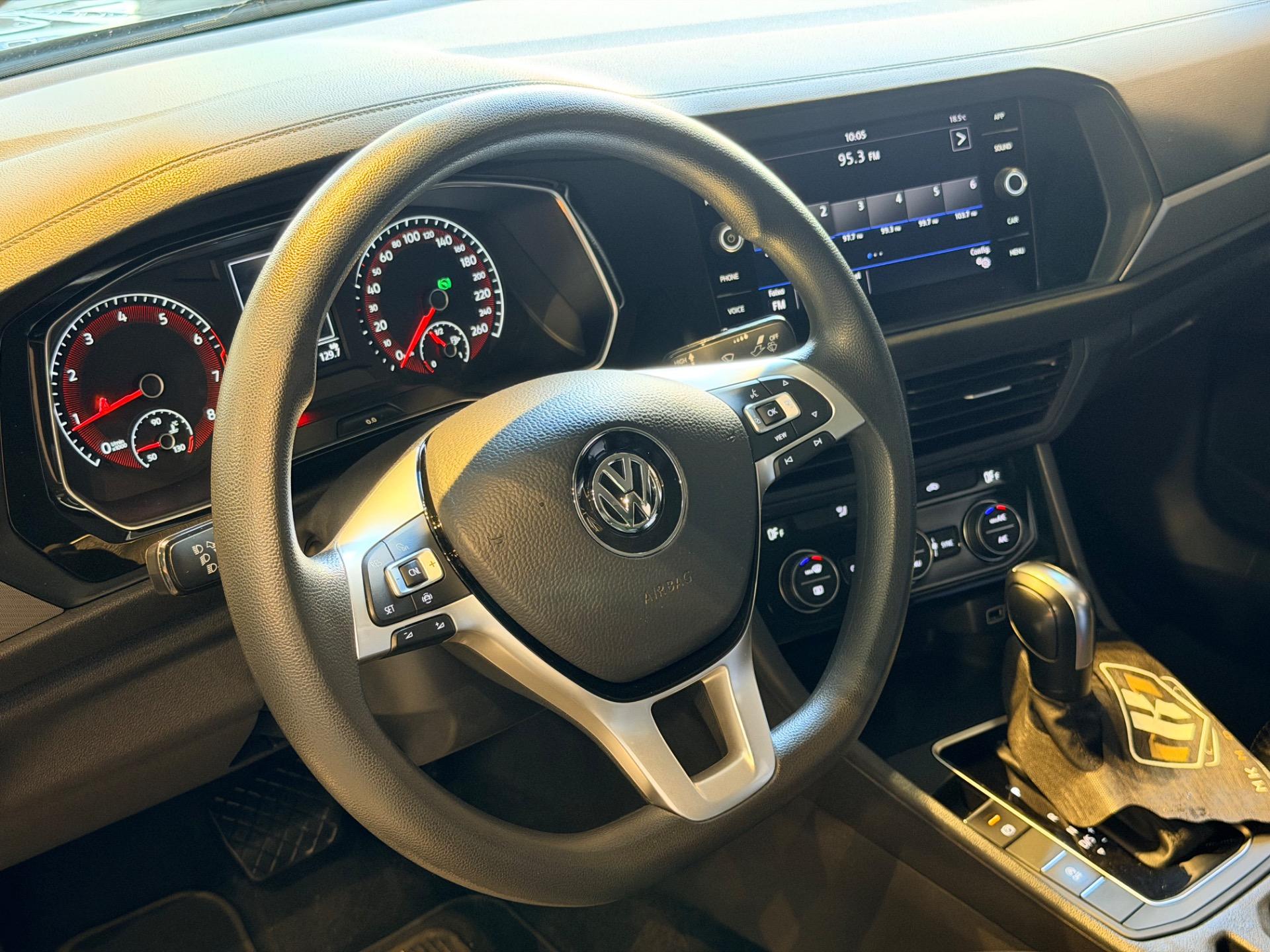 VOLKSWAGEN Jetta - Foto