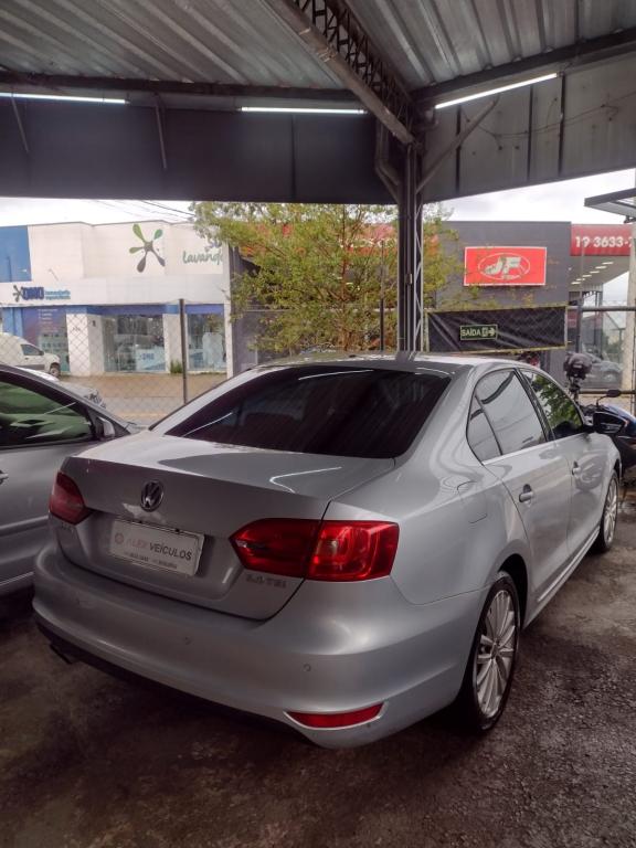VOLKSWAGEN Jetta - Foto