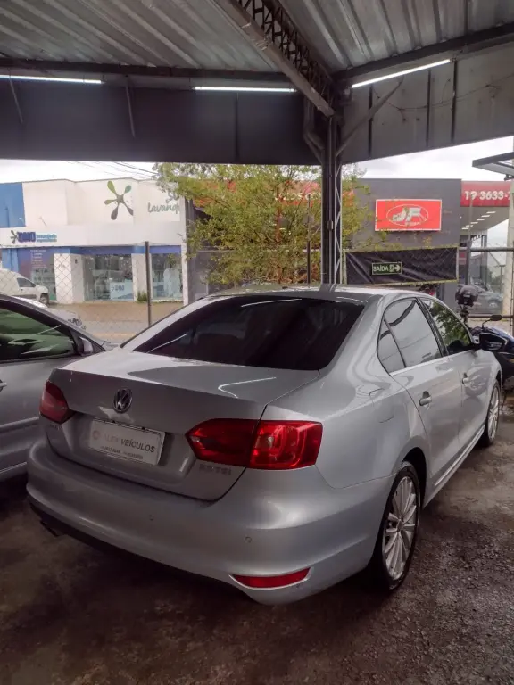 VOLKSWAGEN Jetta - Foto