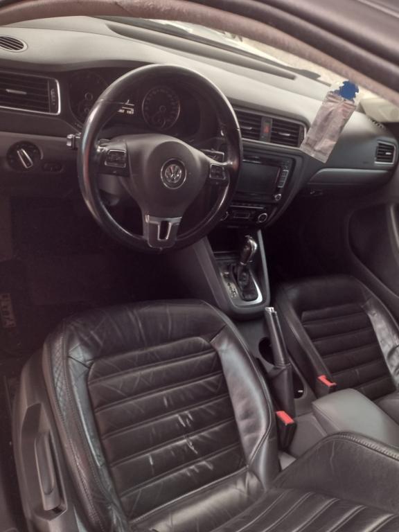 VOLKSWAGEN Jetta - Foto