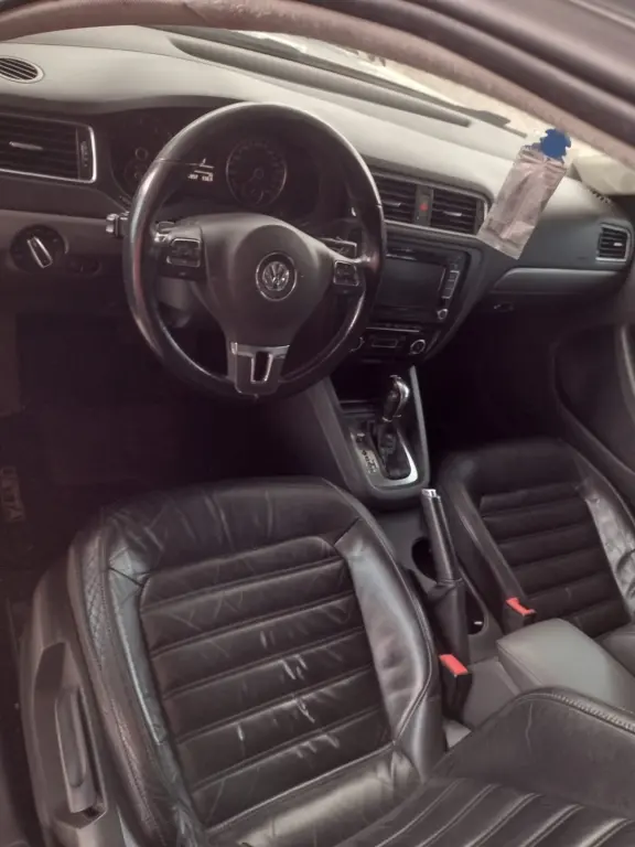 VOLKSWAGEN Jetta - Foto