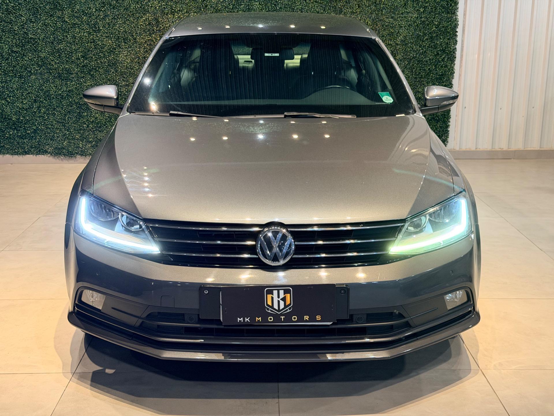 VOLKSWAGEN Jetta - Foto