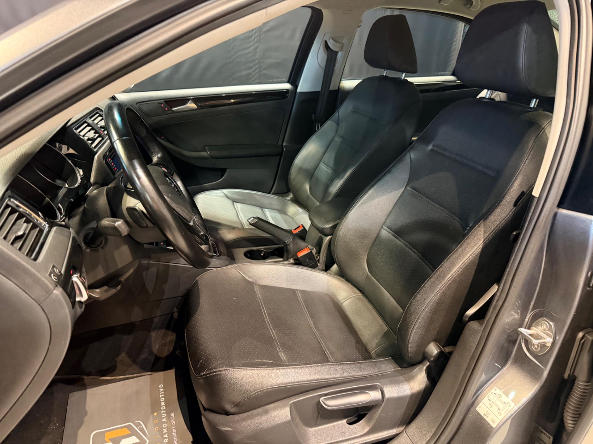 VOLKSWAGEN Jetta - Foto
