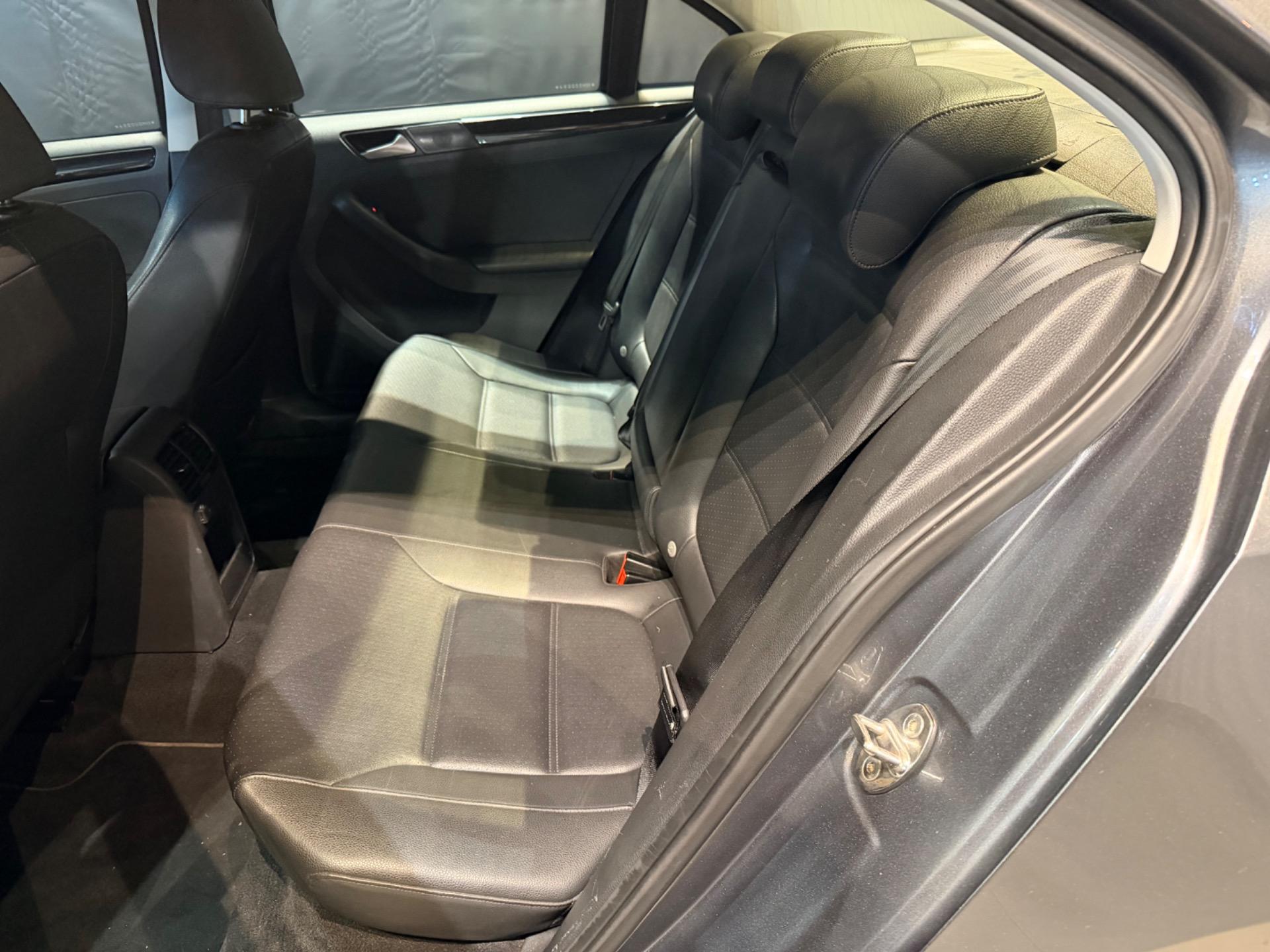 VOLKSWAGEN Jetta - Foto