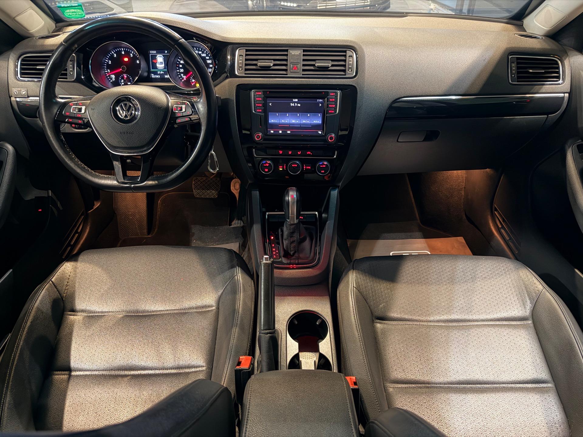 VOLKSWAGEN Jetta - Foto
