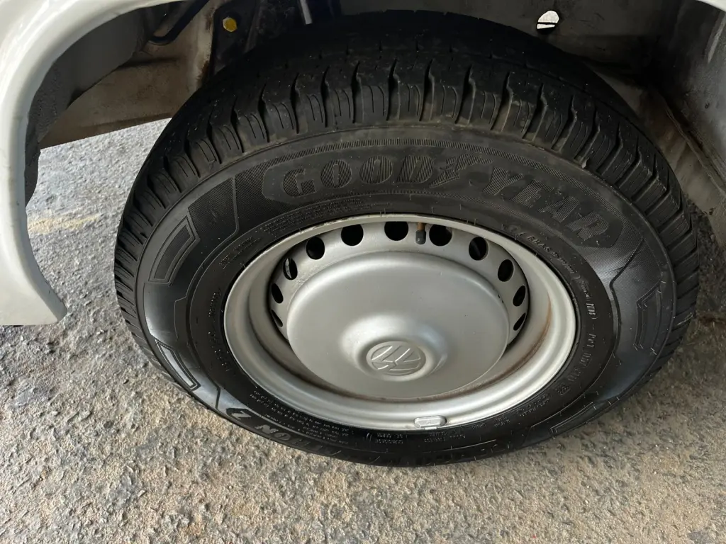 VOLKSWAGEN Kombi - Foto