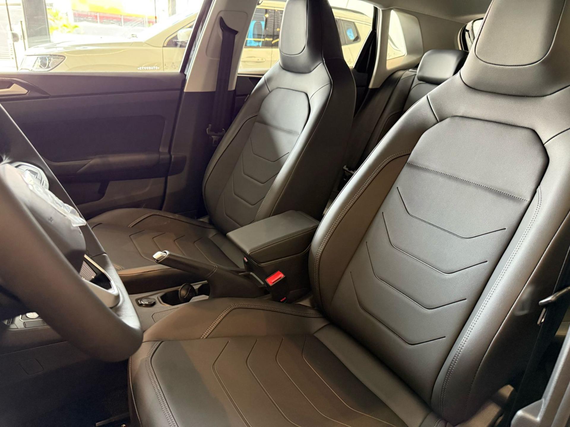 VOLKSWAGEN Polo Hatch - Foto