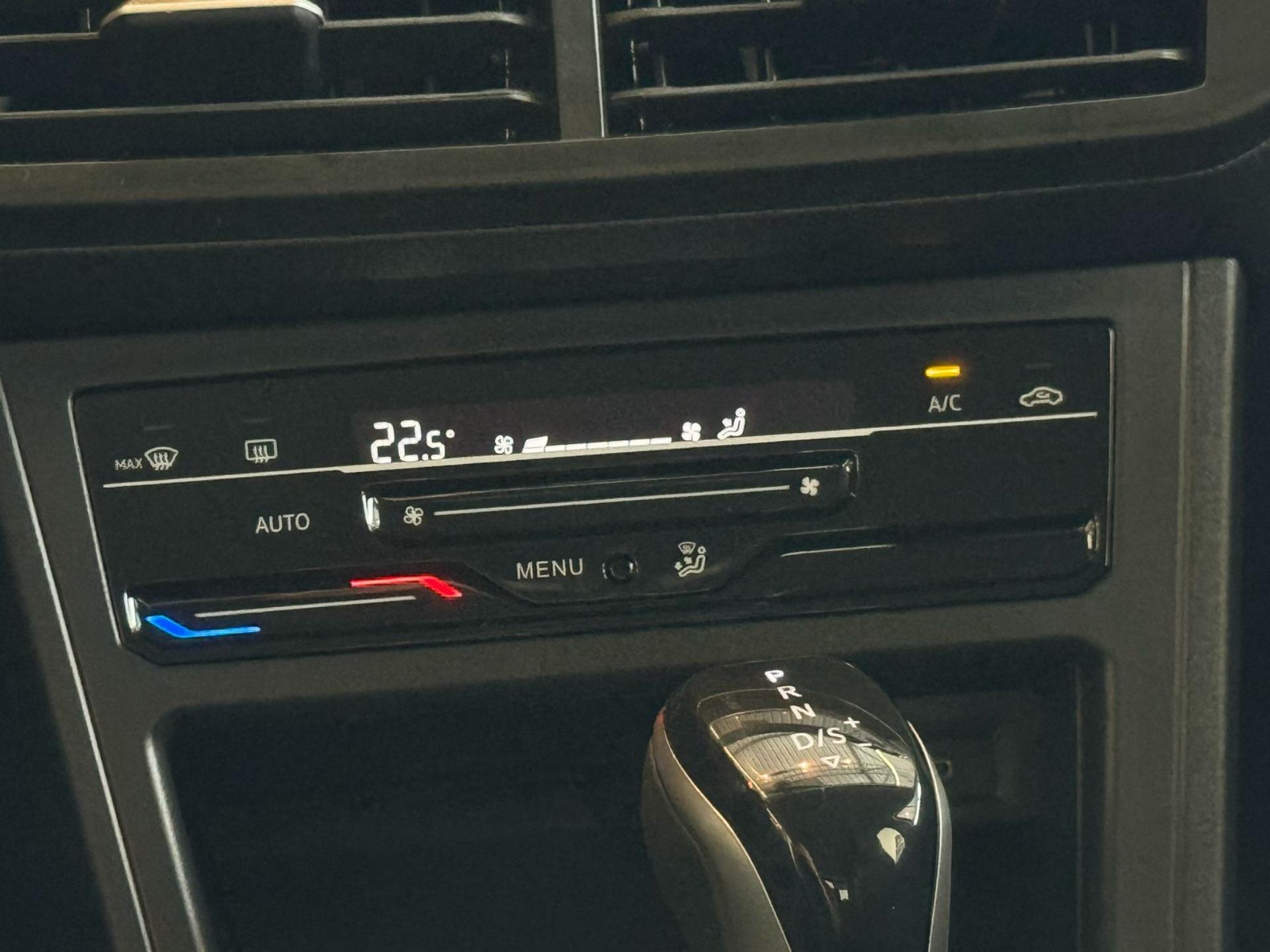 VOLKSWAGEN Polo Hatch - Miniatura
