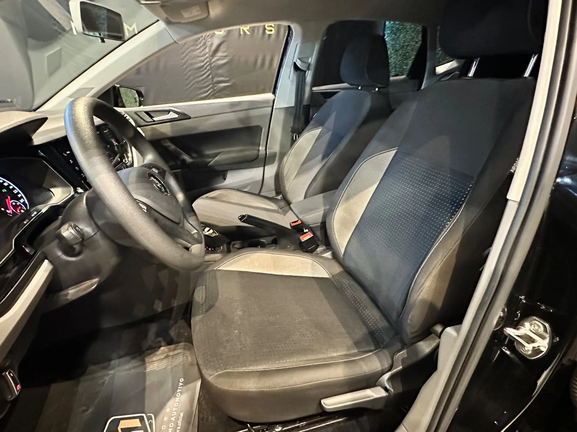 VOLKSWAGEN Polo Hatch - Foto