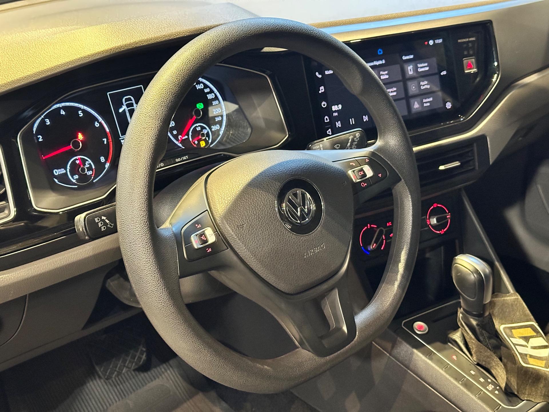 VOLKSWAGEN Polo Hatch - Foto