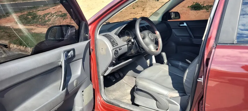 VOLKSWAGEN Polo Hatch - Foto