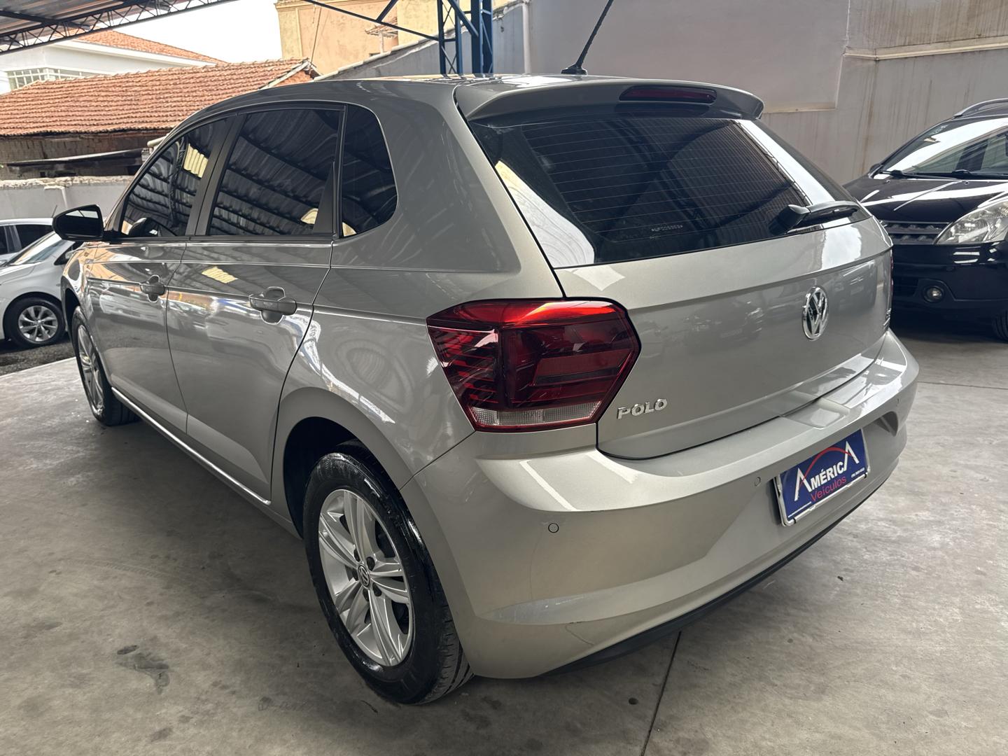 VOLKSWAGEN Polo Hatch - Foto