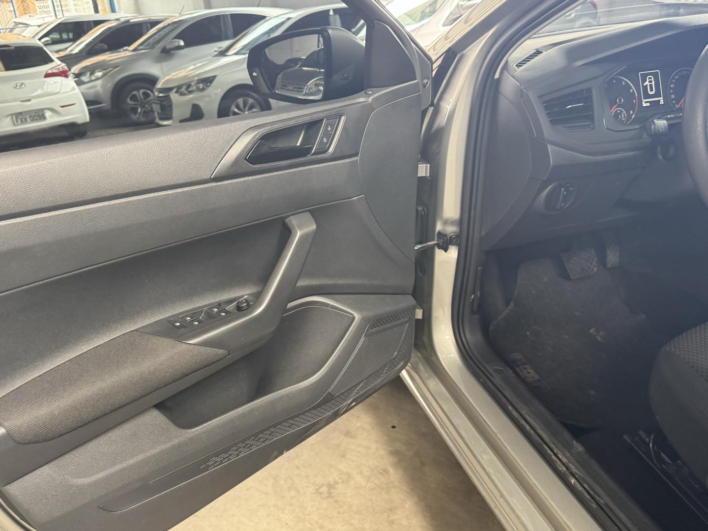 VOLKSWAGEN Polo Hatch - Foto