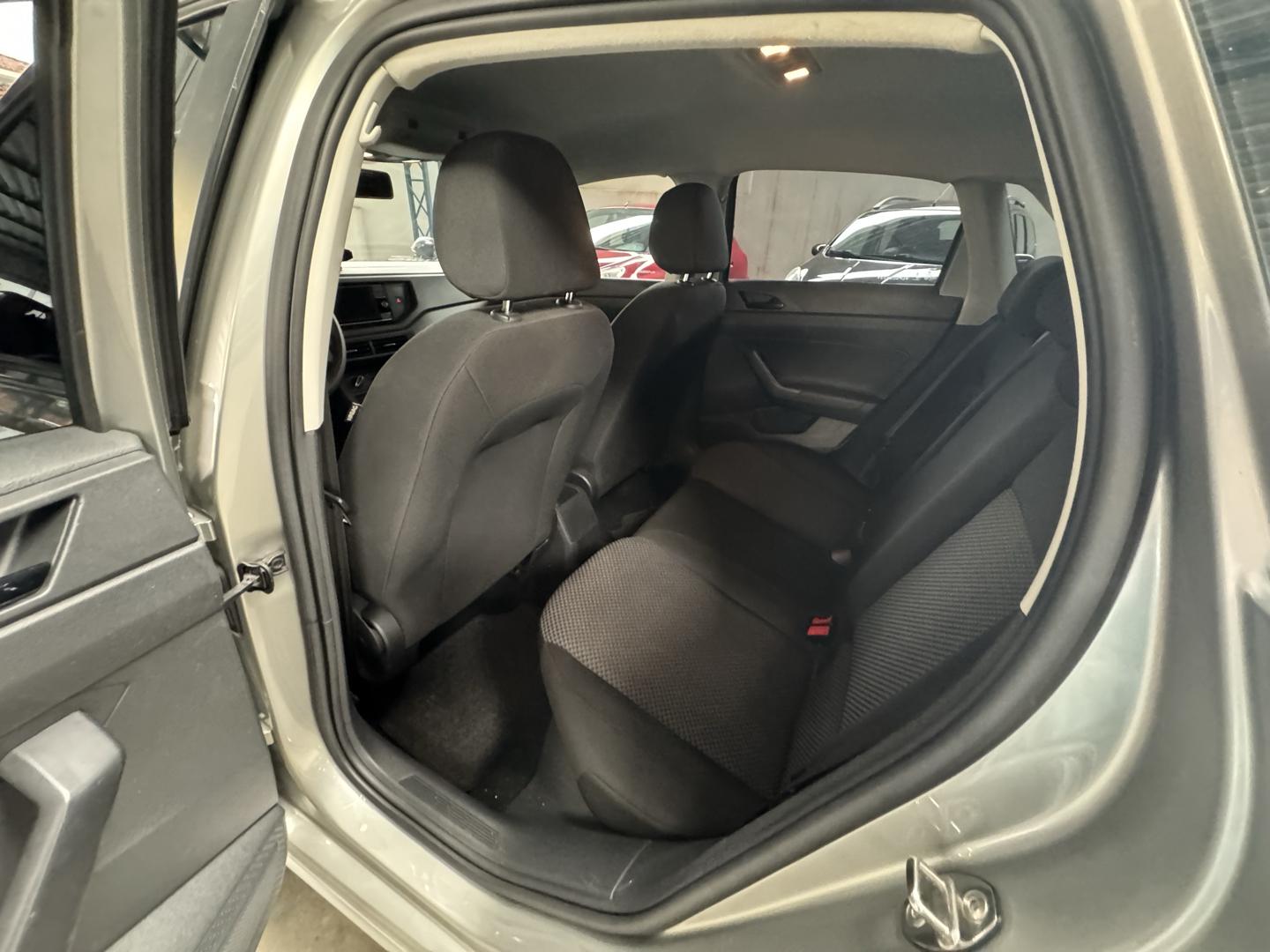 VOLKSWAGEN Polo Hatch - Foto