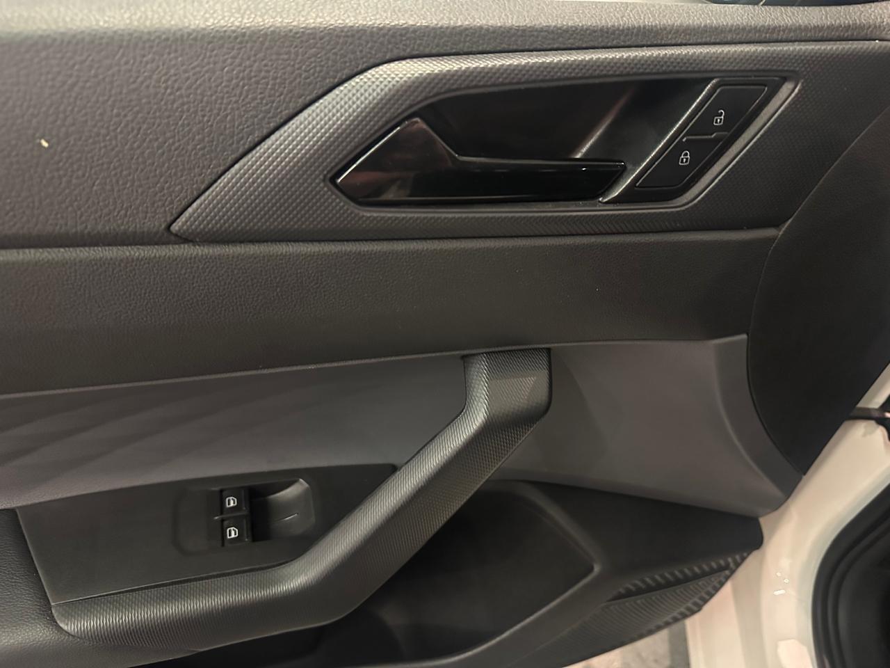 VOLKSWAGEN Polo Hatch - Foto