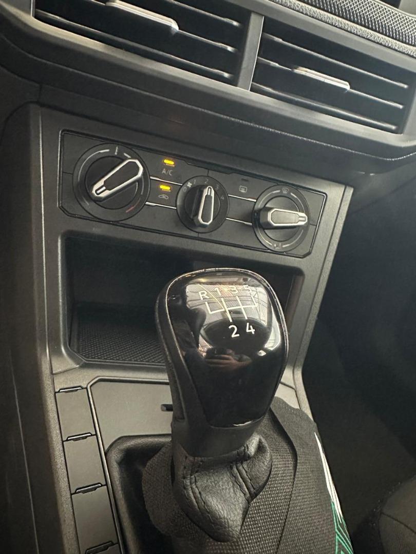 VOLKSWAGEN Polo Hatch - Foto