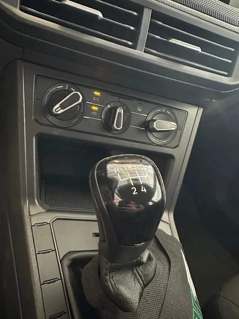 VOLKSWAGEN Polo Hatch - Foto