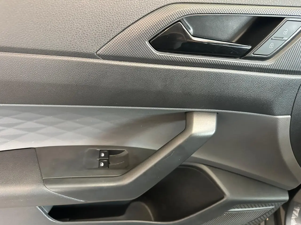 VOLKSWAGEN Polo Hatch - Foto