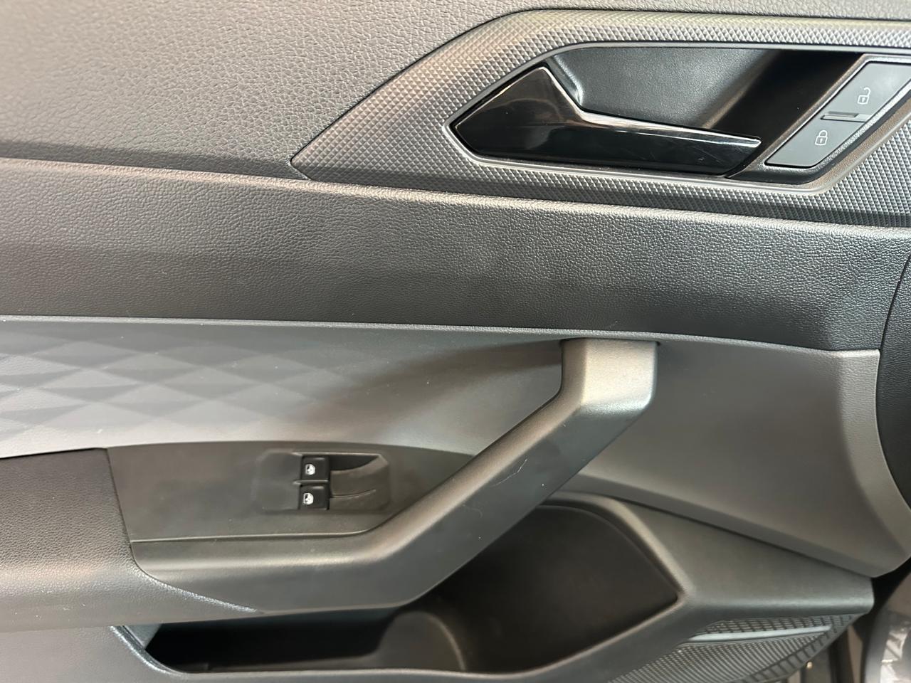 VOLKSWAGEN Polo Hatch - Foto