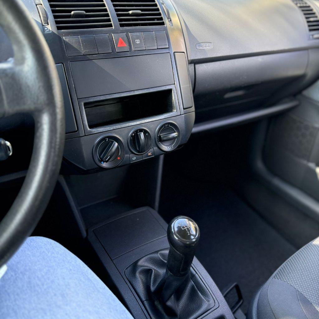 VOLKSWAGEN Polo Hatch - Foto