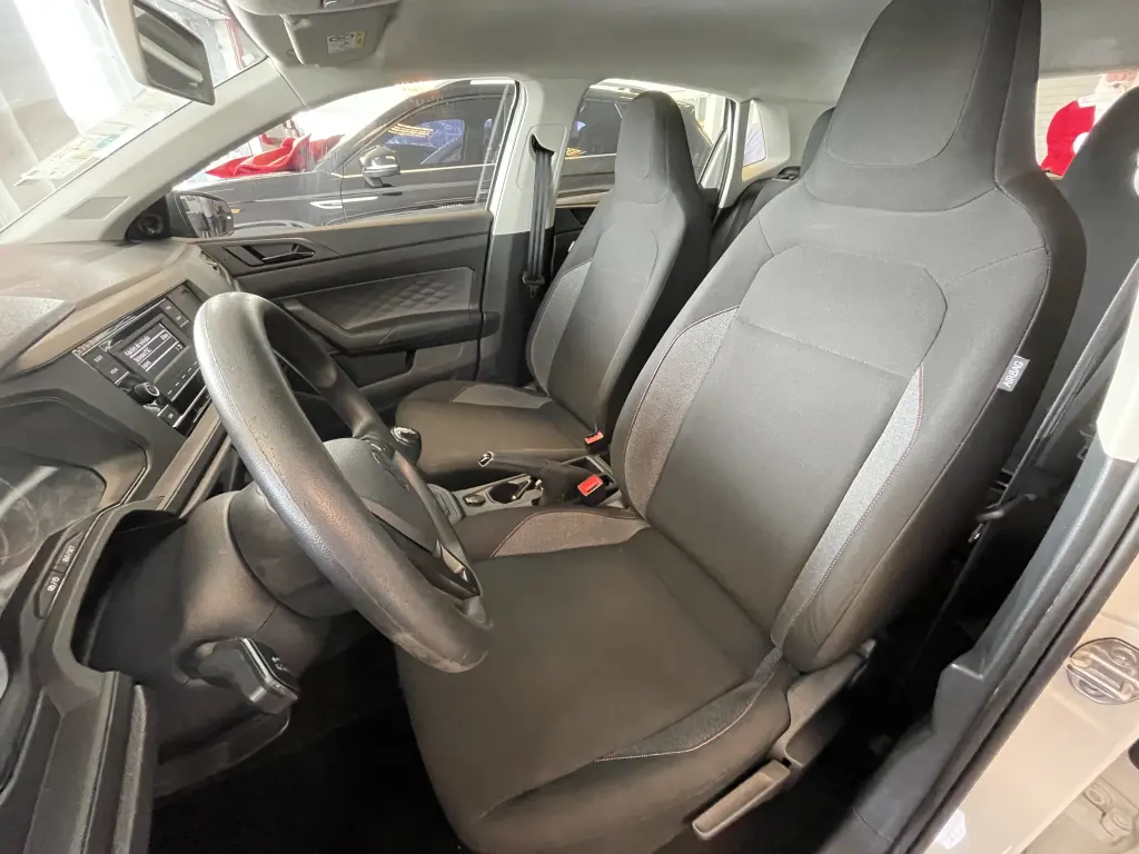 VOLKSWAGEN Polo Hatch - Foto