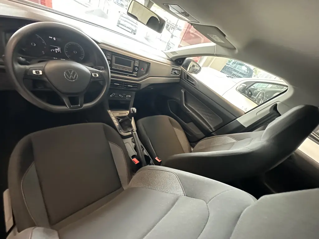 VOLKSWAGEN Polo Hatch - Foto