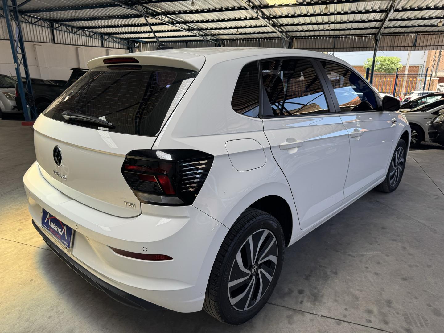 VOLKSWAGEN Polo Hatch - Foto