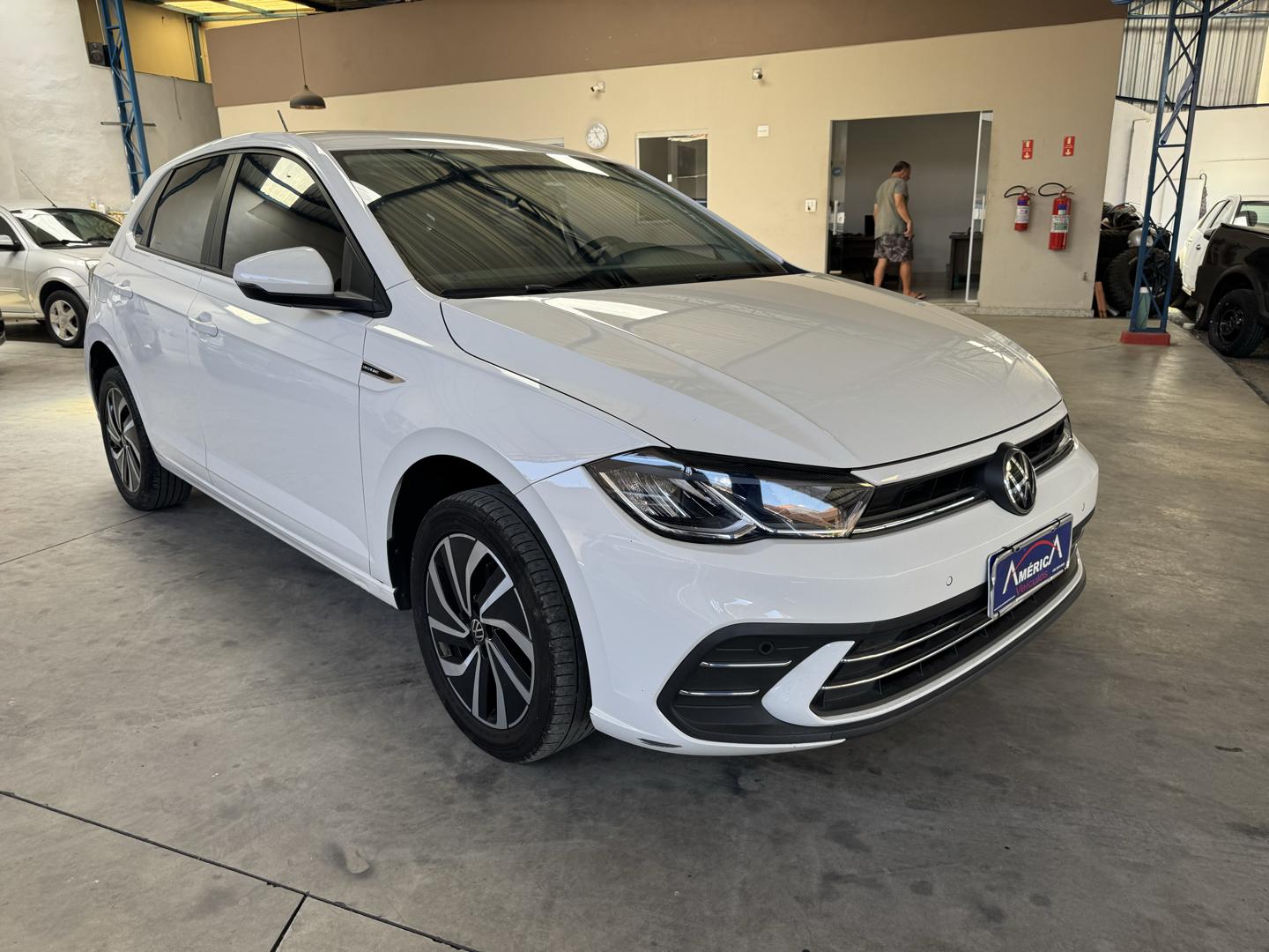 VOLKSWAGEN Polo Hatch - Foto