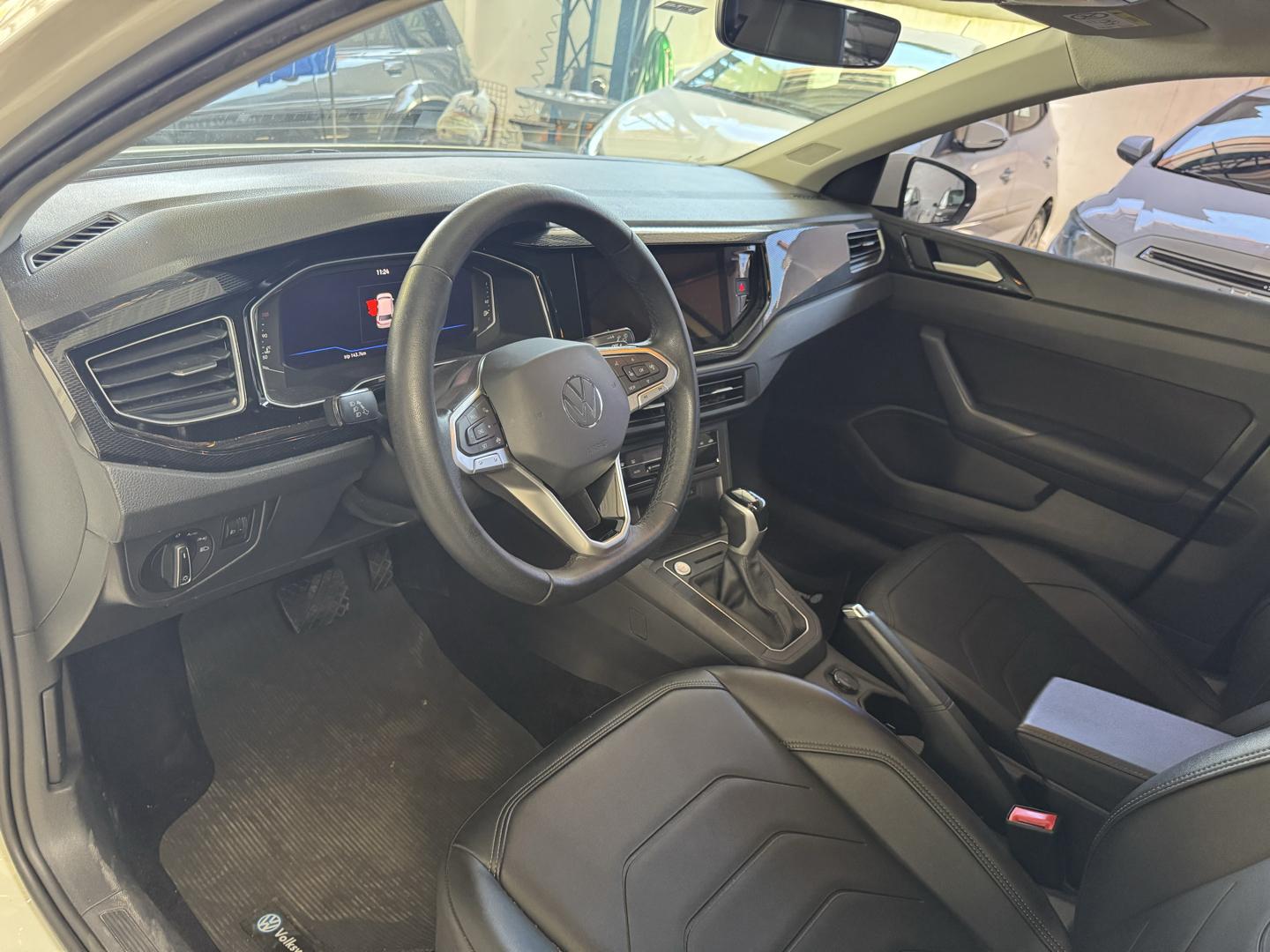 VOLKSWAGEN Polo Hatch - Foto