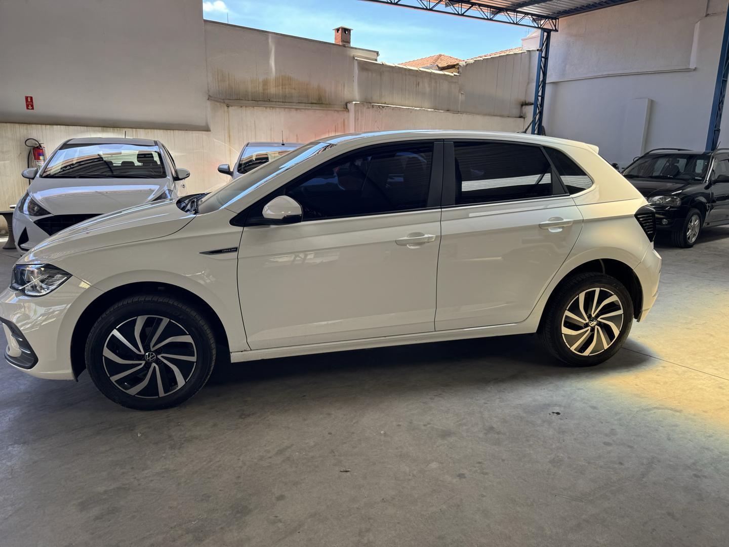 VOLKSWAGEN Polo Hatch - Foto