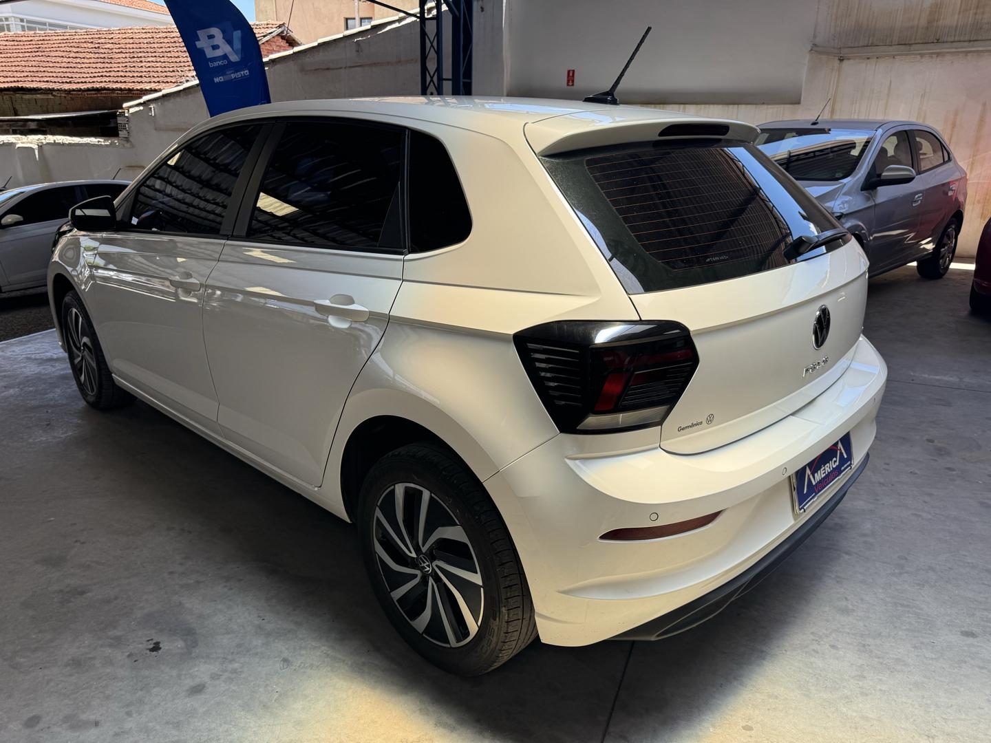 VOLKSWAGEN Polo Hatch - Foto