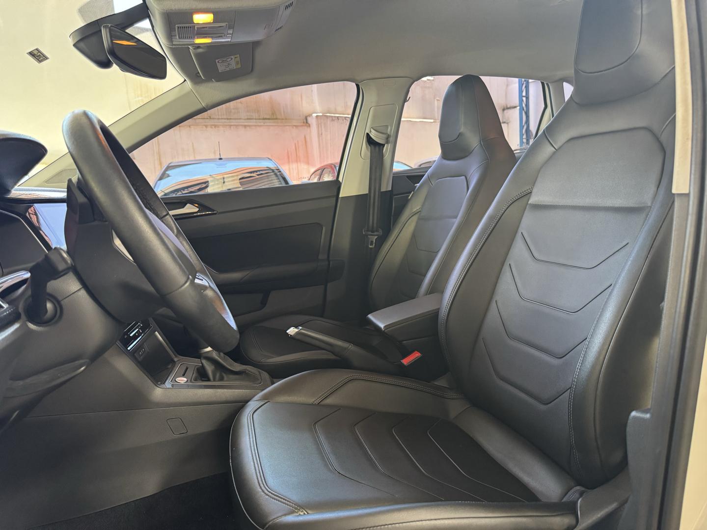 VOLKSWAGEN Polo Hatch - Foto