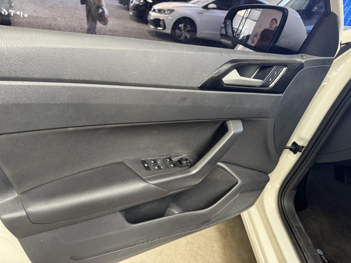 VOLKSWAGEN Polo Hatch - Foto