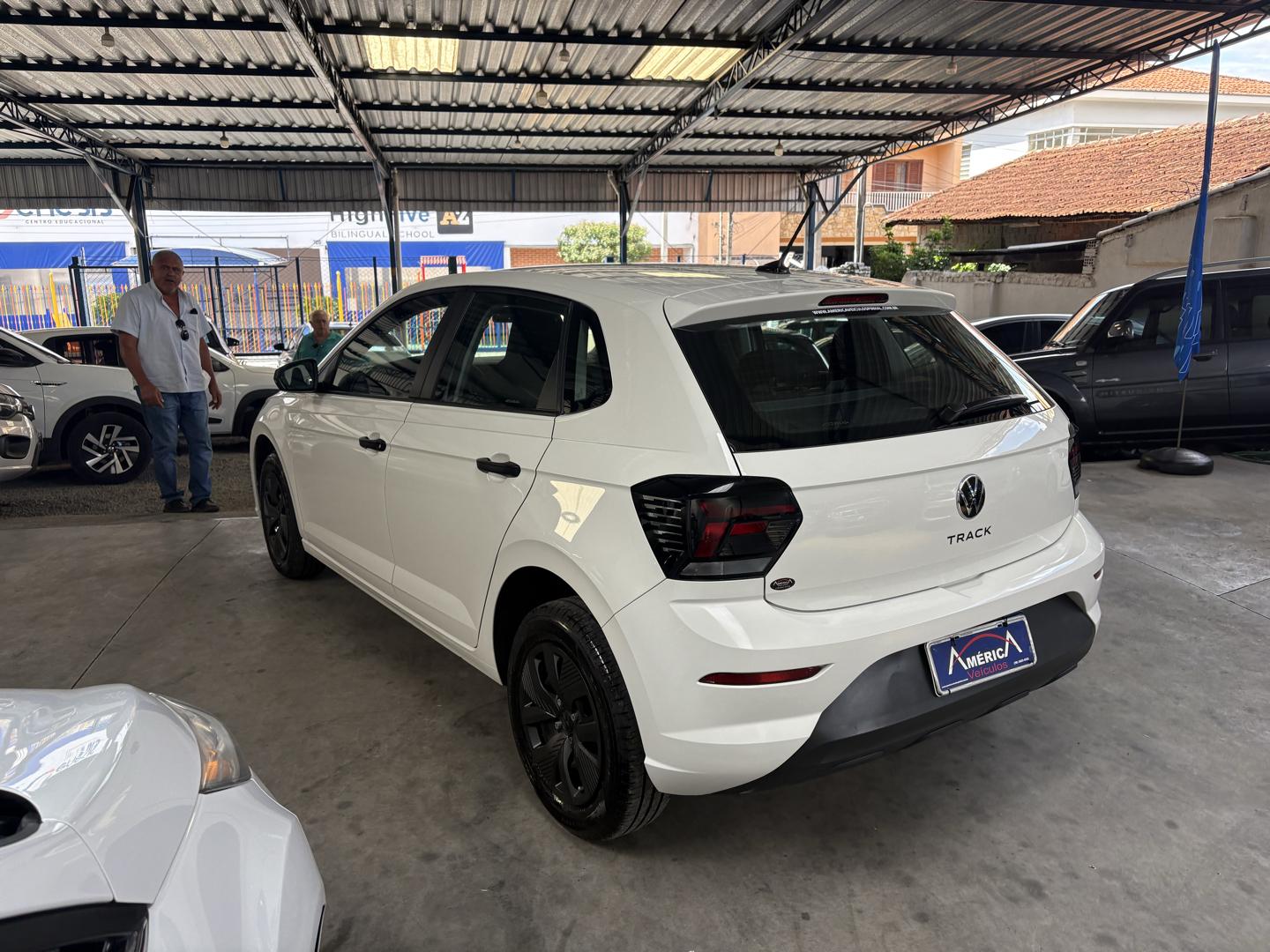 VOLKSWAGEN Polo Hatch - Foto