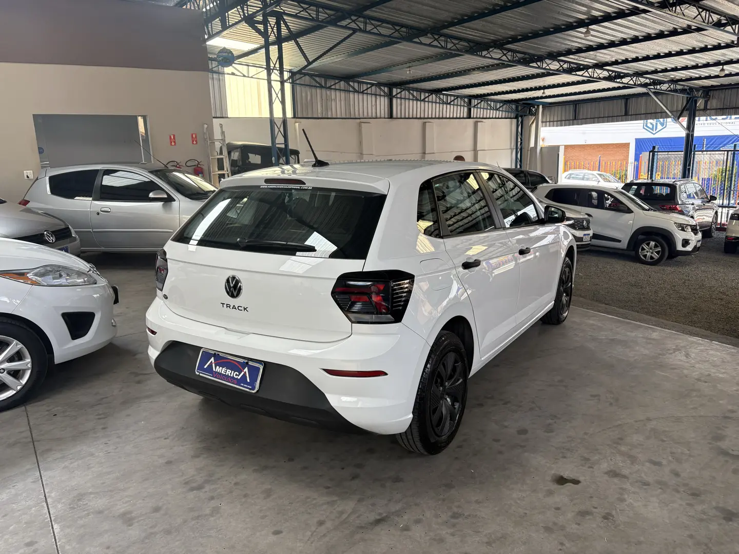 VOLKSWAGEN Polo Hatch - Foto