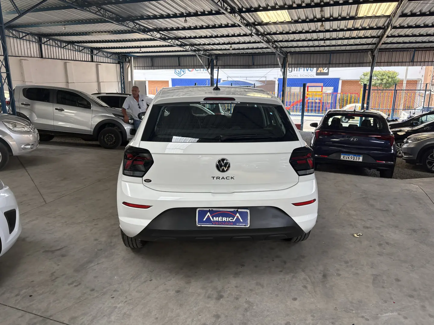 VOLKSWAGEN Polo Hatch - Foto