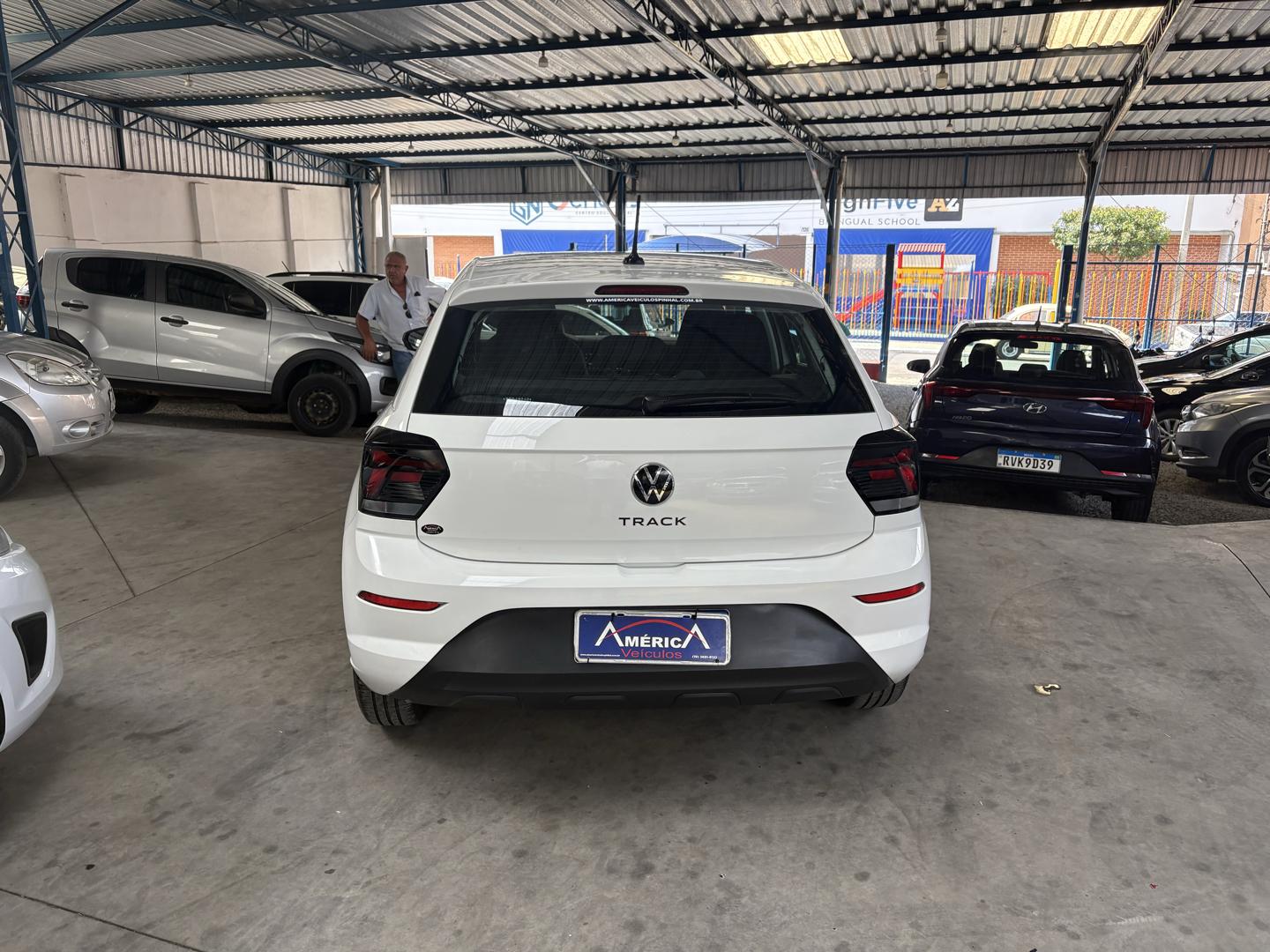 VOLKSWAGEN Polo Hatch - Foto