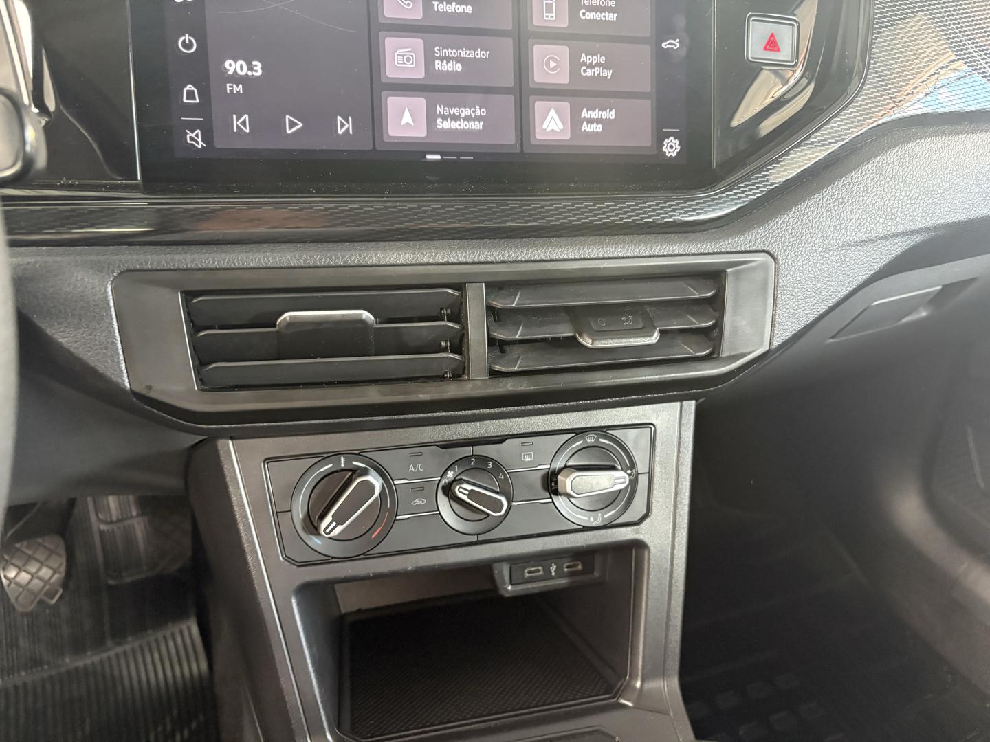 VOLKSWAGEN Polo Hatch - Foto