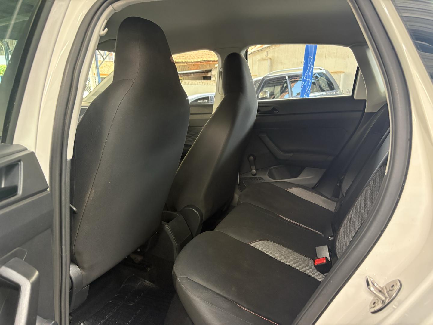 VOLKSWAGEN Polo Hatch - Foto