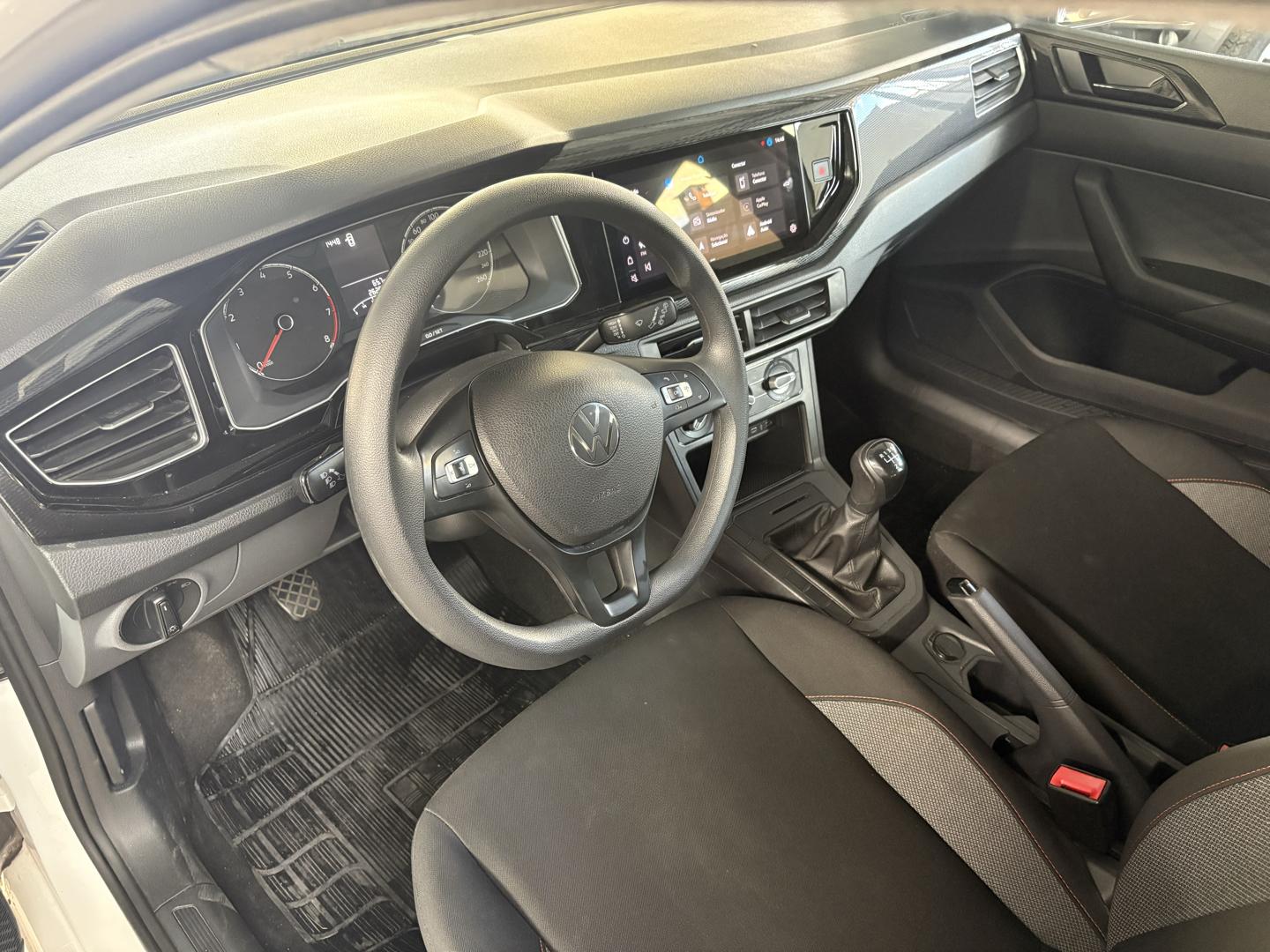 VOLKSWAGEN Polo Hatch - Foto