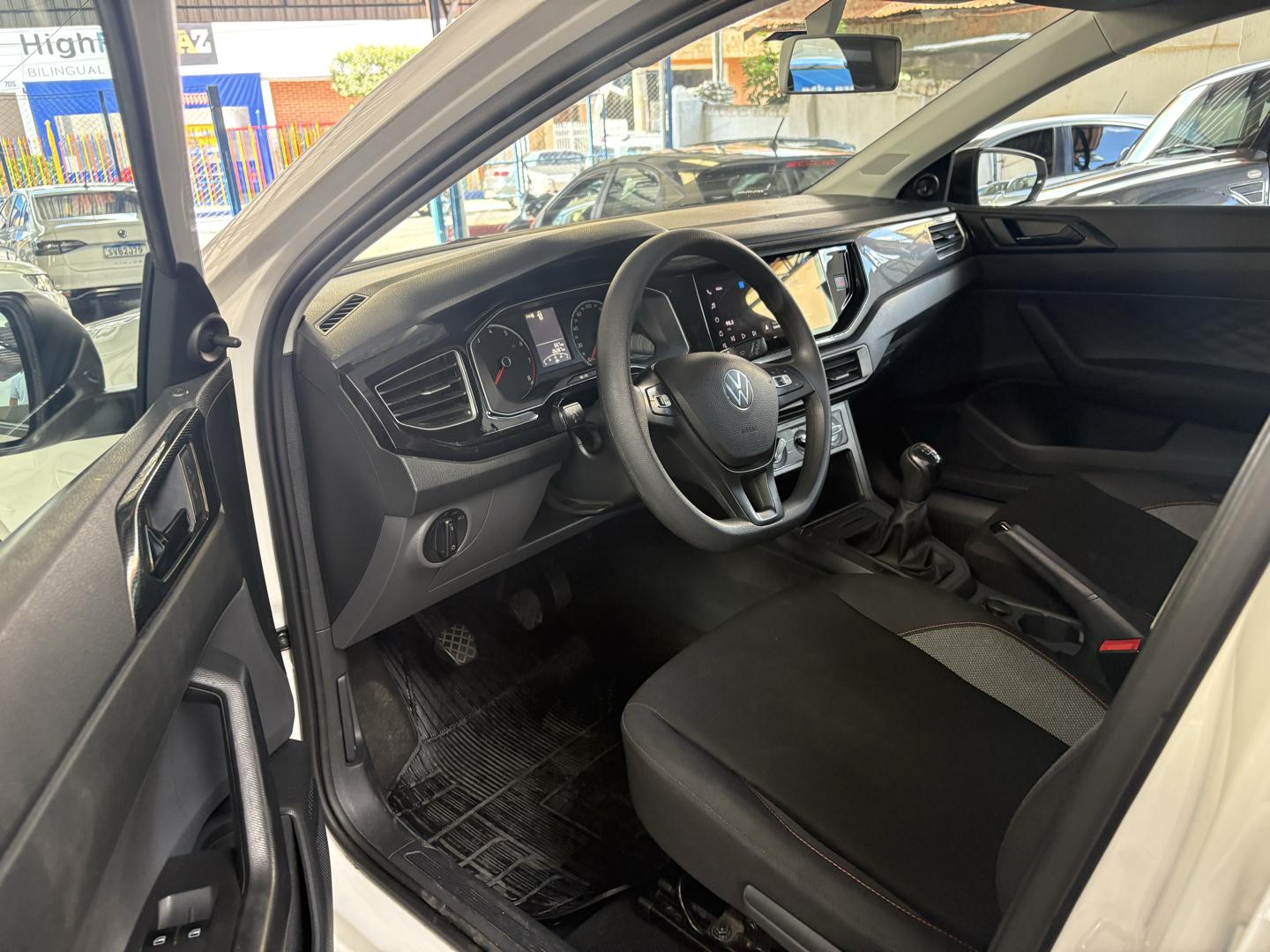 VOLKSWAGEN Polo Hatch - Foto