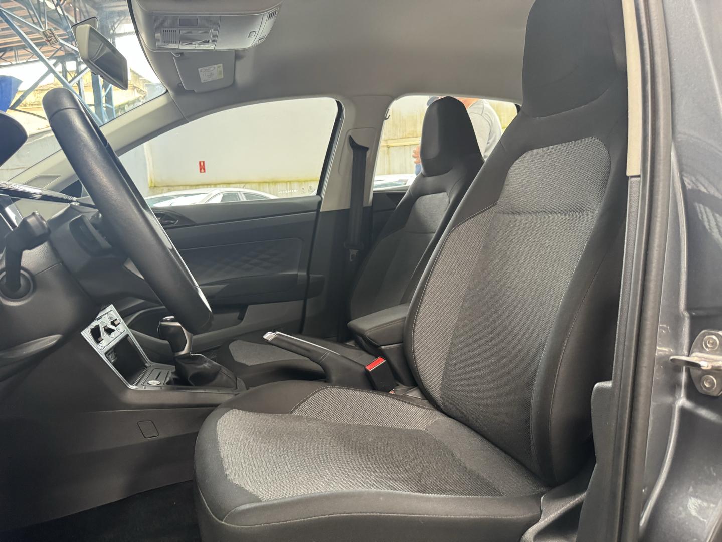 VOLKSWAGEN Polo Hatch - Foto