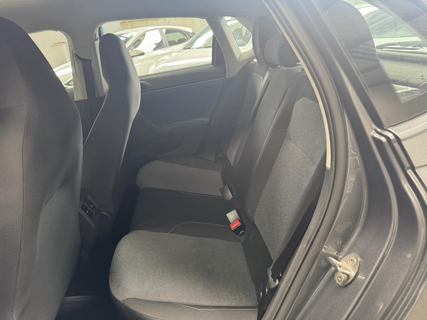 VOLKSWAGEN Polo Hatch - Foto