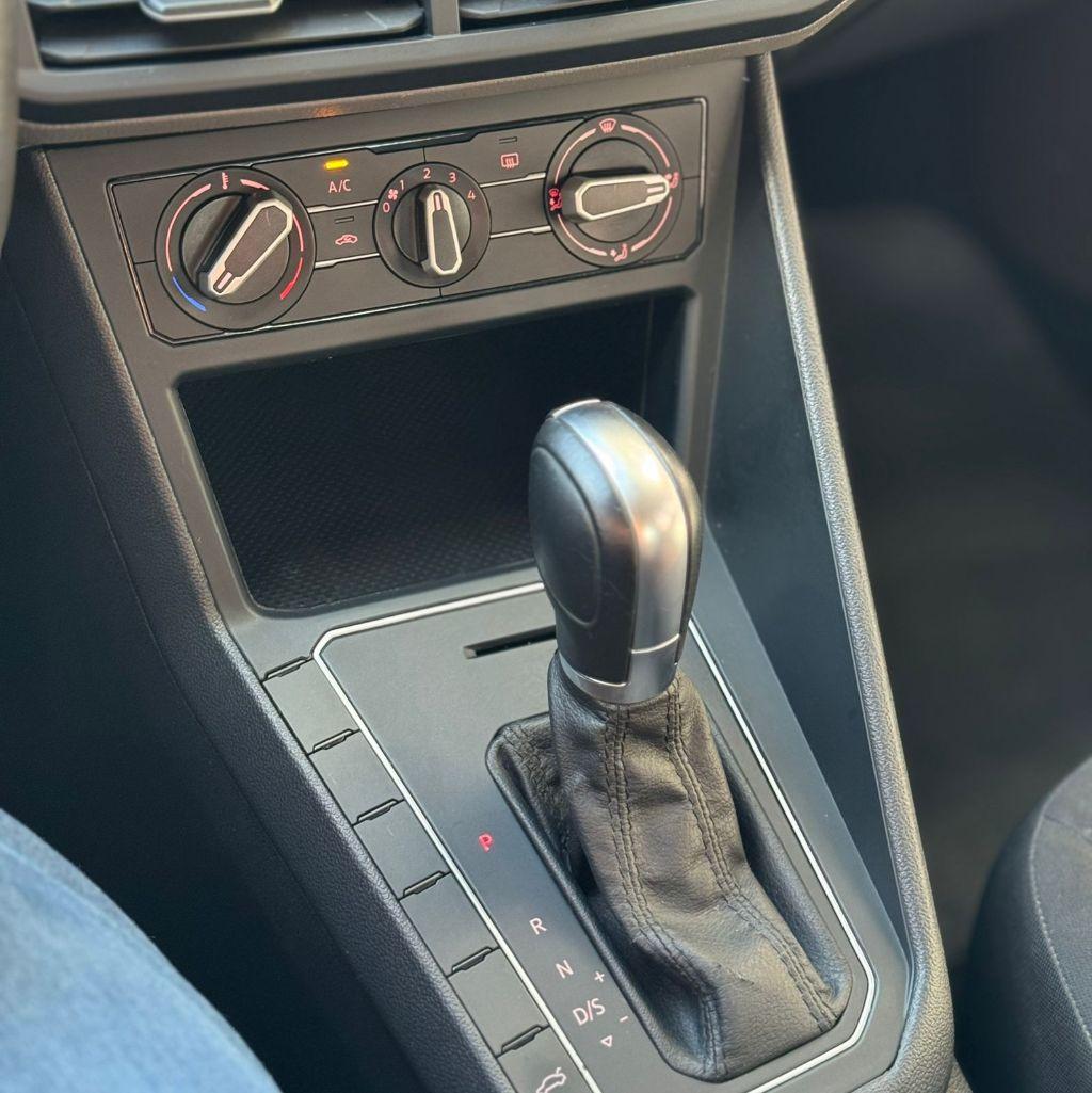 VOLKSWAGEN Polo Hatch - Foto