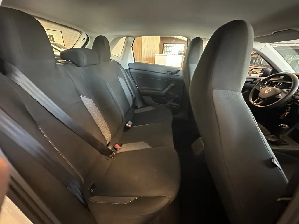 VOLKSWAGEN Polo Hatch - Foto