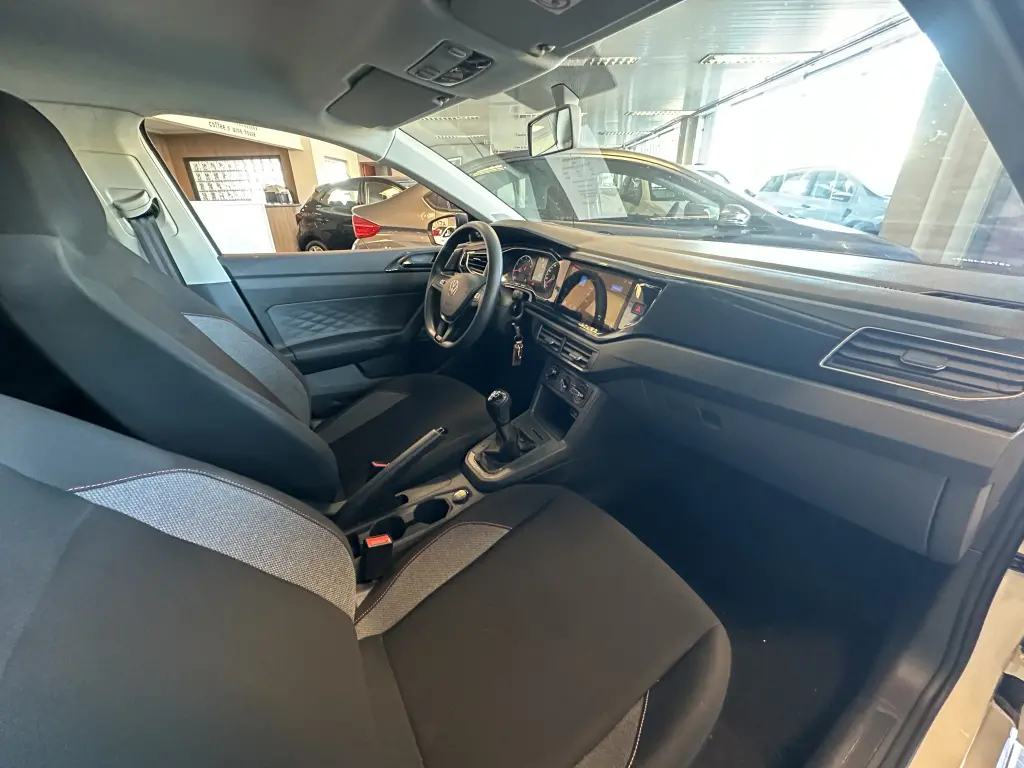 VOLKSWAGEN Polo Hatch - Foto